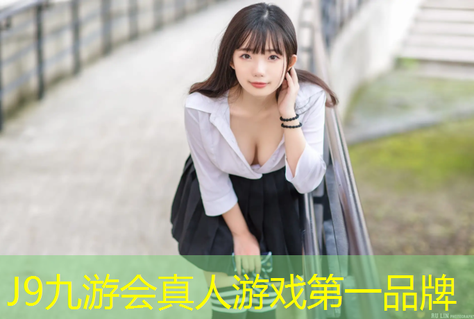 J9九游会真人游戏第一品牌：塑胶跑道沥青基础找平